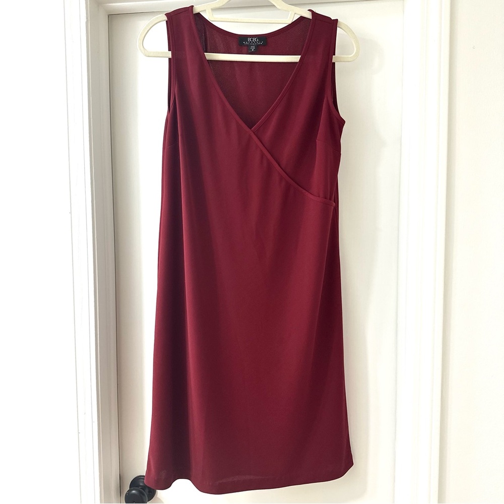 BCBGMaxAzria Burgundy Red Sleeveless V-neck Mini Shift Dress, Size 12